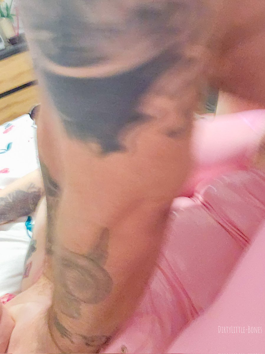 Dirtylilbones's tweet photo. Daddys dolly 🥺
#nsfw #nsfwtwt #ddlg #kink #daddy #pvcdress #pvcclothing #choking #asphyxiation https://t.co/sWxl9Jh4Ic