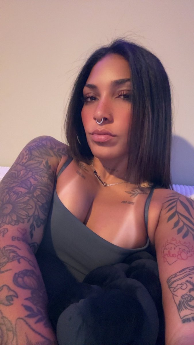 ashleyshackx's tweet photo. make me your wallpaper https://t.co/IBSdKt44Nm