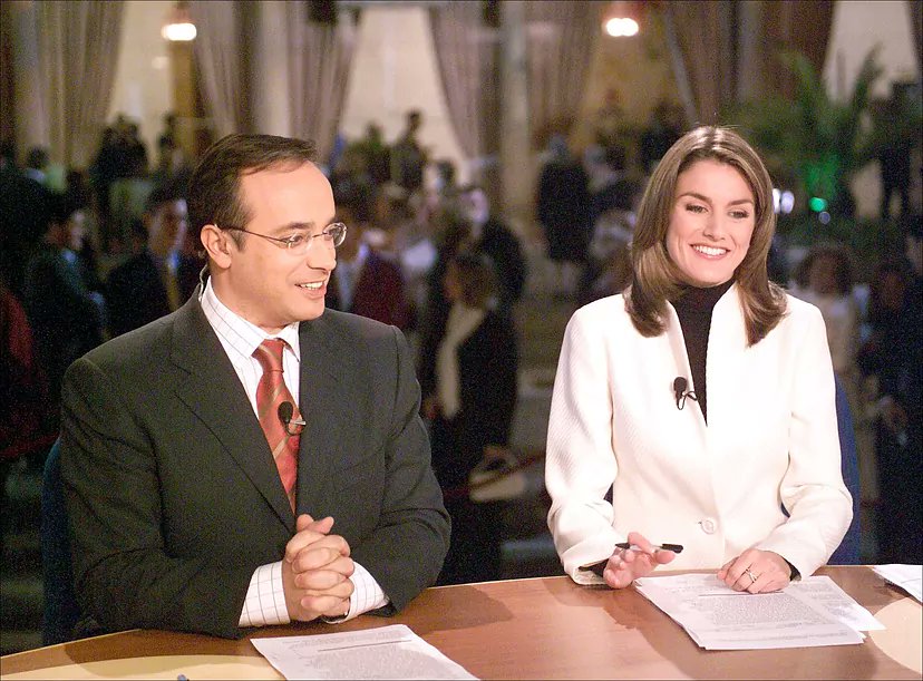 Esto no es IA. Fue la TVE manipuladora de Urdaci y Letizia Ortiz silenciando las gigantescas manifestaciones del No a la Guerra, dando cobertura a las falsedades de las armas de destrucción masiva y lavando el crimen perpetrado en Irak por Aznar como si fuera apoyo humanitario.