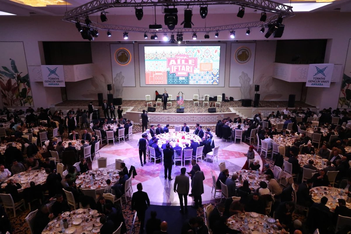 📍Altındağ Kültür Sarayı

Türkiye Gençlik Vakfı’nın ev sahipliğinde TÜGVA Ramazan Şenliği kapsamında düzenlenen "Büyük Aile İftar Ankara" Programı’nda genç kardeşlerimizle bir araya geldik.

Ülkemizin yarınlarını omuzlayacak olan gençlerimizin birlik ve dayanışma ruhu Türkiye