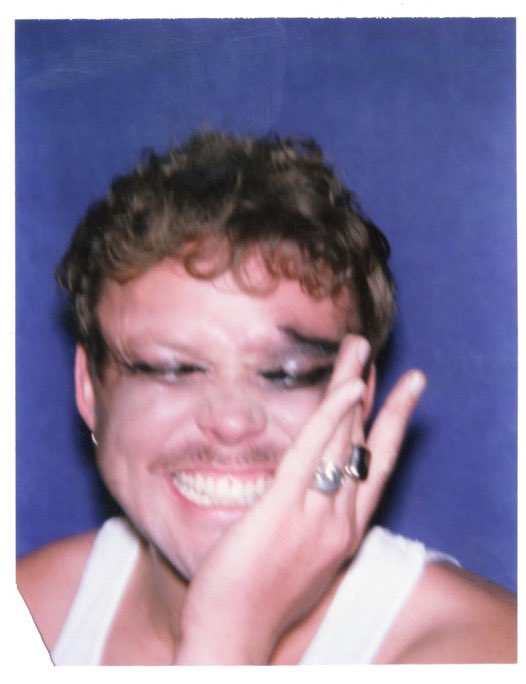 ella ★ SEEING 5SOS tweet media