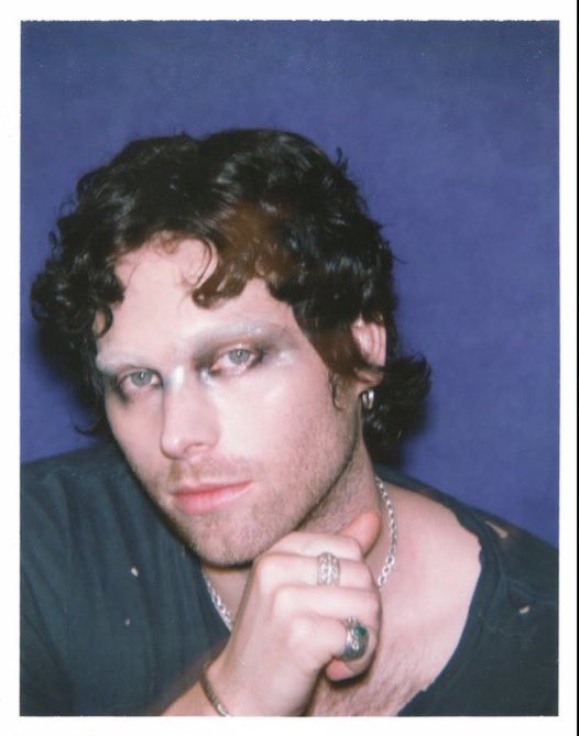 ella ★ SEEING 5SOS tweet media