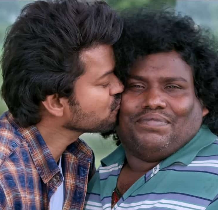 CinemaWithAB's tweet image. #YogiBabu:
- Whenever #ThalapathyVijay commits a film, I used to call him &amp;amp; ask Vijay sir to recommend me in the film. Vijay sir also says 'Ebaa solliren pa😄"

- Similarly #Ajithkumar sir recommended me in #GoodBadUgly. Ajith sir said 'Yogi irundha Nalla Irukum for that foreign