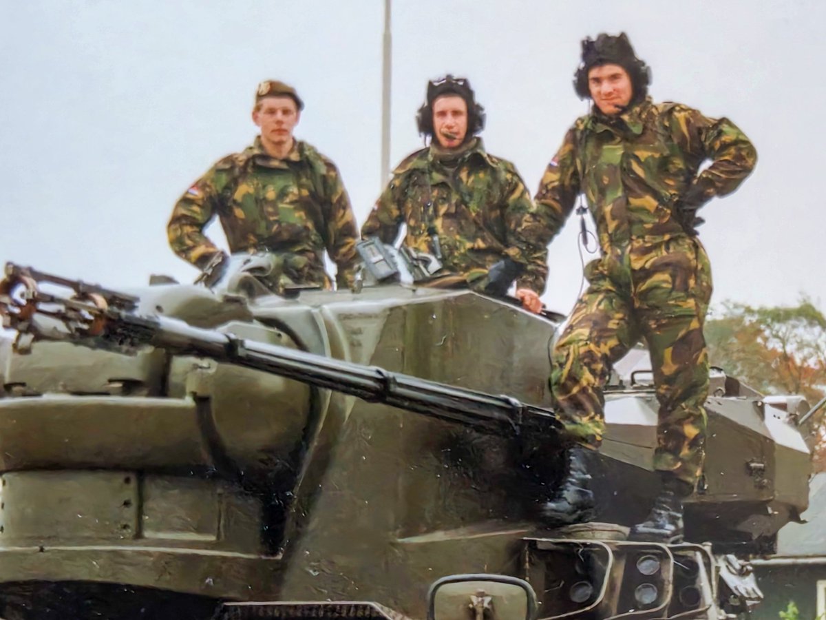 LooijengoedWim's tweet photo. Militaire dienst
Koninklijke Landmacht 1992-6 #Luchtdoelartillerie in den Helder
Foto's uit oude doos.
#prtl #stinger #uzi #schietsessie #wachtmeester #onderofficier
#dienstplicht apparaten staan nu in Oekraine. https://t.co/TMFbUk1h45