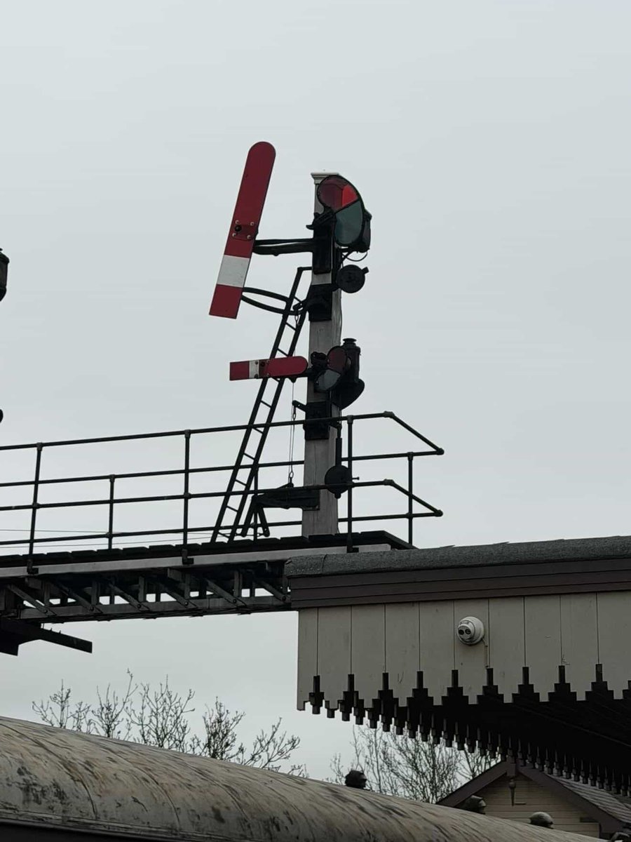 Signal of the Day 🚦🚥🚂 tweet media