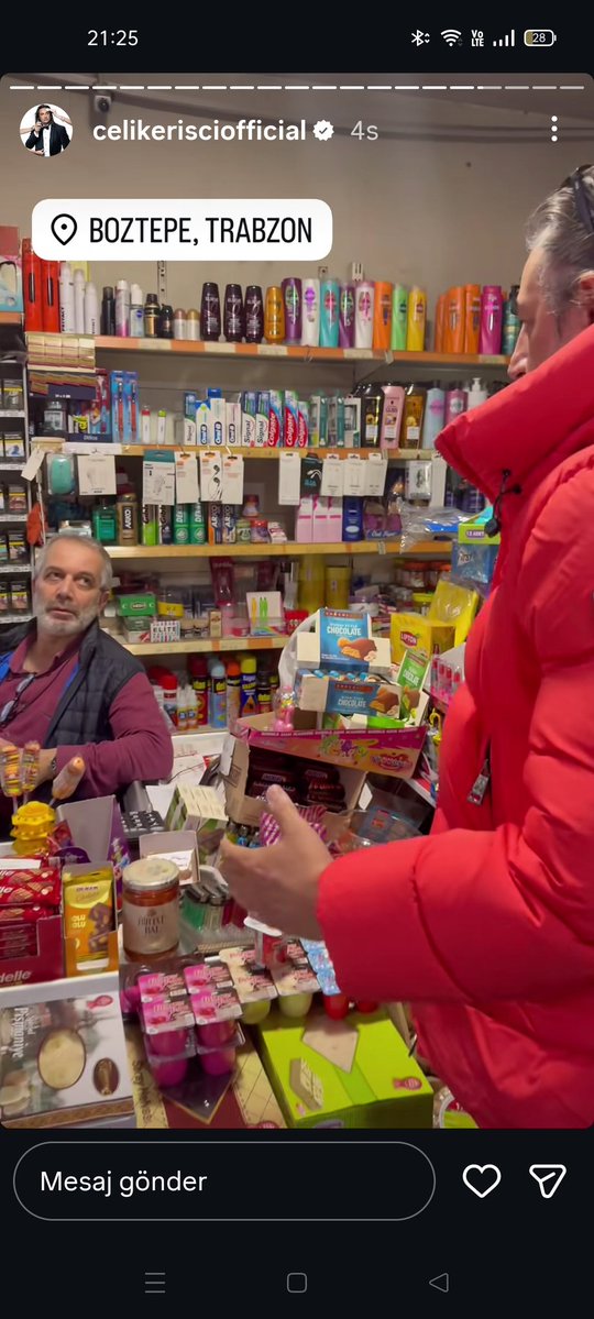 Şarkıcı Çelik bugün Trabzon da bakkal veresiye defteri borç olan kapatıyor... Allah kabul etsin