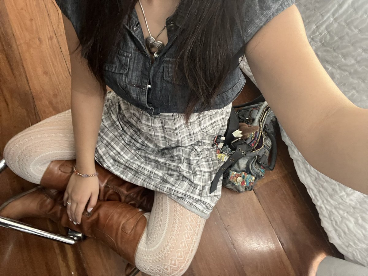 aprendi a encadernar hoje ╰(*´︶`*)╯♡