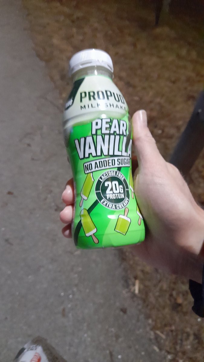SwedishGamester's tweet photo. I made a #stop at the #GroceryStore to get some #GoodStuff for the #Weekend, and even though I still have plenty of #ProteinDrinks in my #fridge I bought one more to drink on my #WalkHome from #TheGym! But there's a downright #storm going on so I'm almost #flying away! 😅 https://t.co/Wb1raVds91