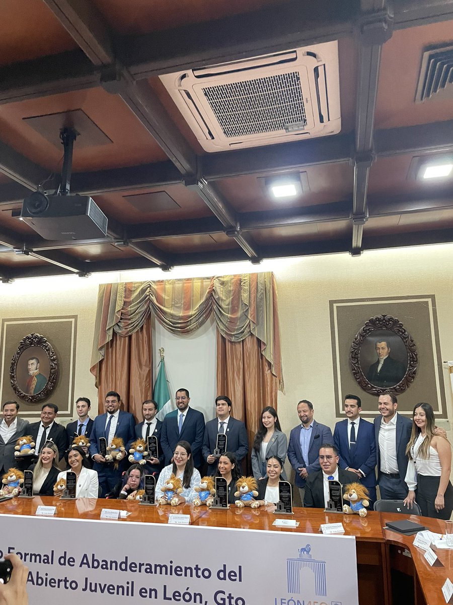 ArticuloCuarto's tweet photo. Felicitamos a nuestro Director Operativo Juan Mateo Succar Abascal por su nombramiento en el Cabildo Juvenil del Ayuntamiento.

Estamos seguros que hará un excelente trabajo en la comisión de medio ambiente 🌱🌳 https://t.co/N4ExxfgMVU