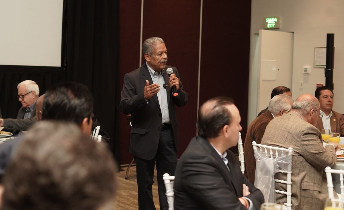 En el marco del Día de la Hotelería, acompañé a nuestro dirigente de la <a href="/CTM_MX/">CTM Nacional</a>, @Tereso_Medina, a la Asamblea convocada por la Asociación Nacional de Cadenas Hoteleras y la Asociación Mexicana de Hoteles y Moteles.