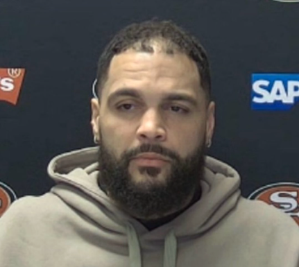 NFL_DovKleiman's tweet photo. Mike Evans aged 20+ years since joining the 49ers.

We have never seen anything like this.

🤯🤯🤯 https://t.co/WeBqWzGFHR