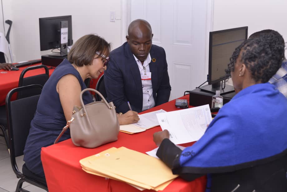 LentilleInfo's tweet photo. 🛑 Selon une source au @cep_haiti Jusqu’à environ 7h du soir ce jeudi, pas moins de 315 partis, regroupements et groupements politiques se sont fait enregistrer au Conseil électoral provisoire, dans la perspective des prochaines élections https://t.co/XNCZICDVvN