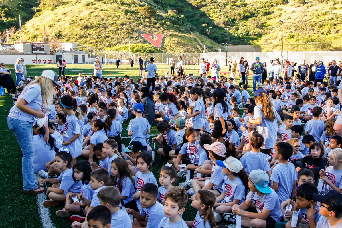 Village Christian School tweet media