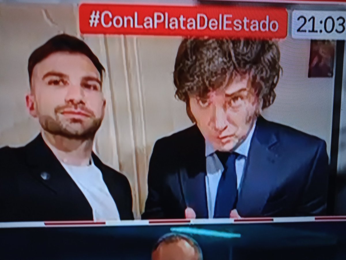 lolariemucho's tweet photo. El día de estafa $LIBRA, cantidad de llamadas entre Novelli, Milei y Karina.
El presidente #mintio.
#ConLaPlataDelEstado https://t.co/GV4SWfTdNl