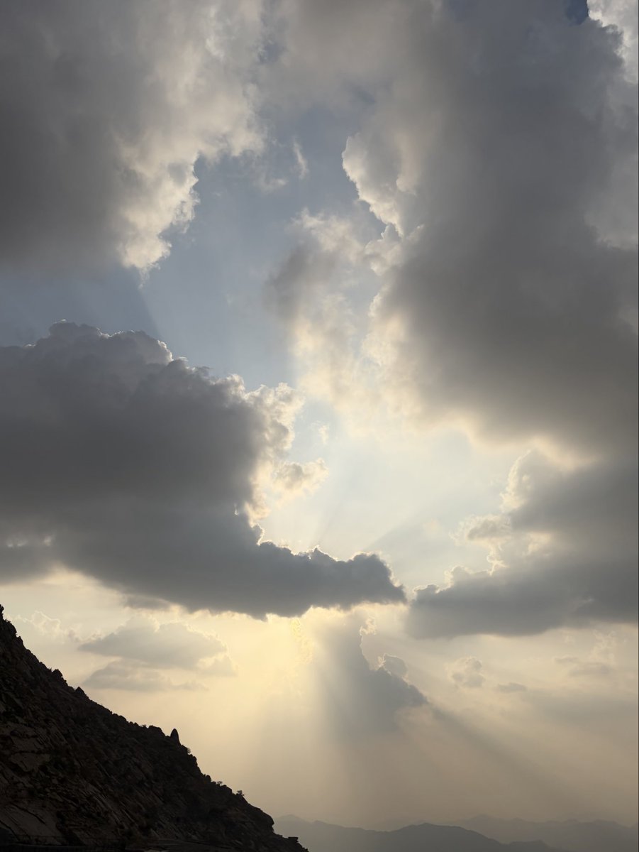 Lujainmoon's tweet photo. اللهمَّ إنك عفوٌّ تُحبُّ العفوَ فاعفُ عنّا https://t.co/vlA0jjpHqH