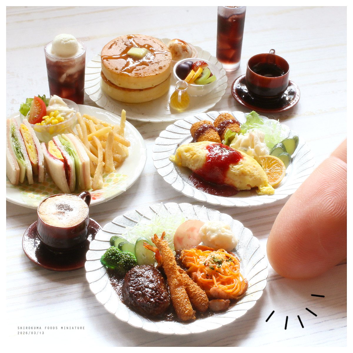 jalk_hatch's tweet photo. ミニチュアホットケーキも焼きあがったので
4点セットでお写真を😊
これから甘味、どんどん増やしていきます✨

 #ミニチュア極小技巧展2026 https://t.co/2sELGWfTXb