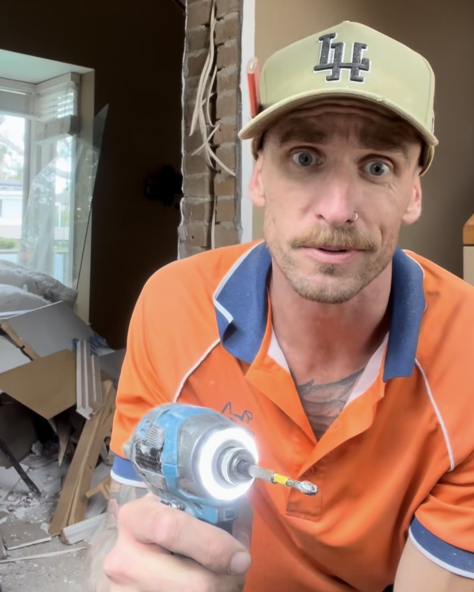 Hot Tradies tweet media