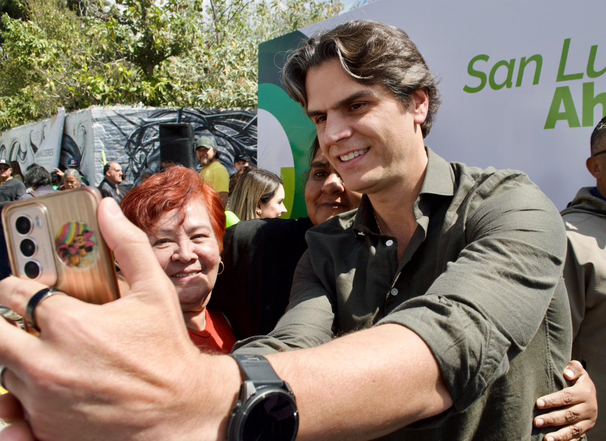 JCValladaresMx's tweet photo. El cariño de las y los #potosinos se siente en cada saludo. ¡Gracias por tanto!
Con esa energía seguimos adelante en #SanLuisPotosí 💚😎👊🏼 https://t.co/CVQYAZw5CT