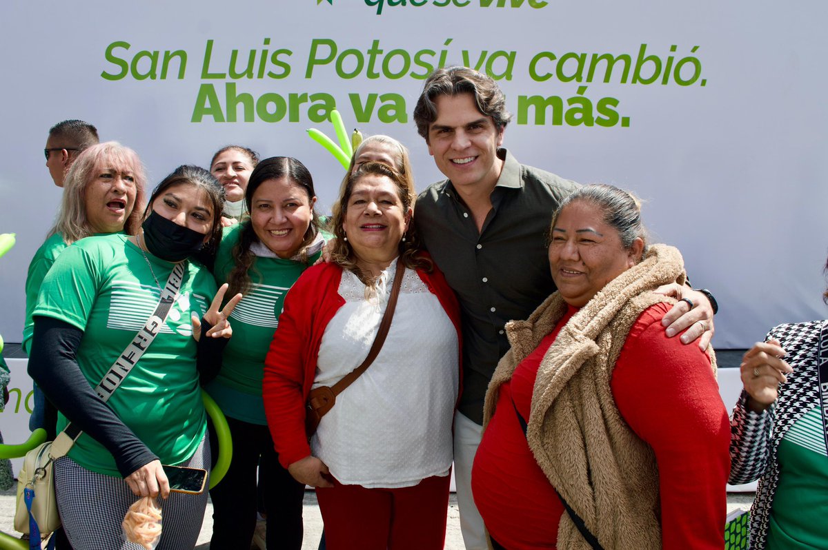 JCValladaresMx's tweet photo. El cariño de las y los #potosinos se siente en cada saludo. ¡Gracias por tanto!
Con esa energía seguimos adelante en #SanLuisPotosí 💚😎👊🏼 https://t.co/CVQYAZw5CT