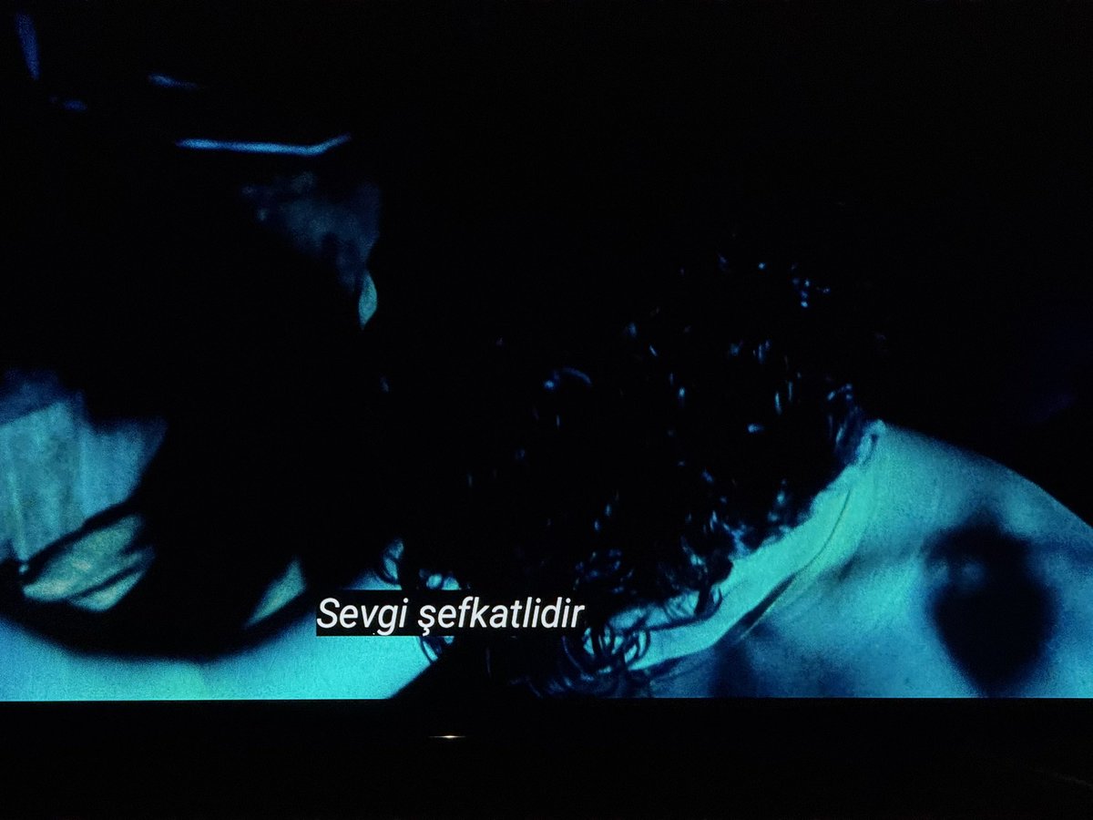 Kardelengdk's tweet photo. 🎬 : Trois Couleurs: Bleu, 1993 – Krzysztof Kieślowski https://t.co/wJMrZWjHKP