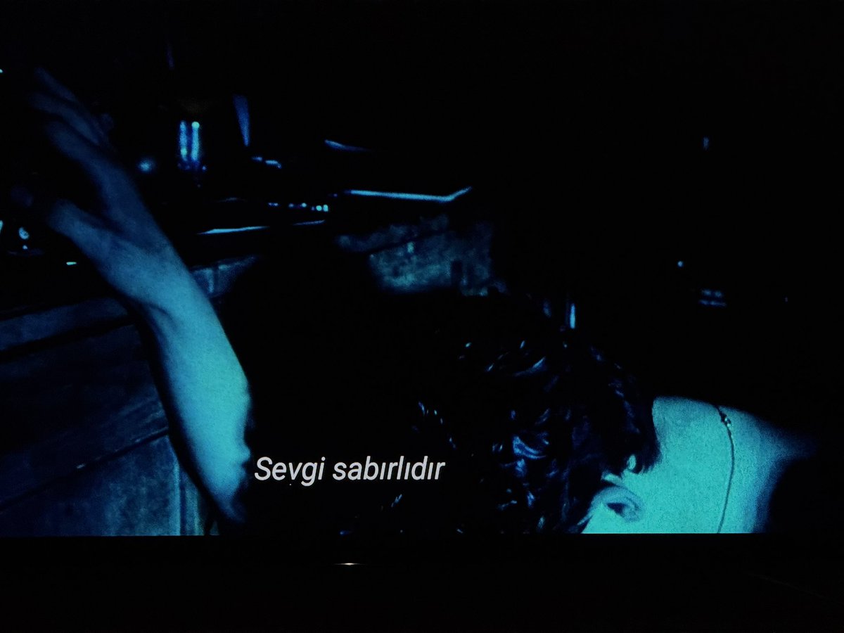 Kardelengdk's tweet photo. 🎬 : Trois Couleurs: Bleu, 1993 – Krzysztof Kieślowski https://t.co/wJMrZWjHKP