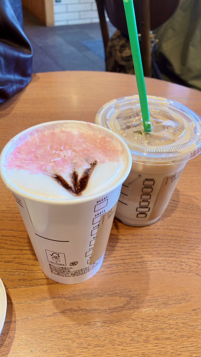 pirooo929's tweet photo. 大分デートDay2♨️
スタバのさくらラテ！桜の木になってて可愛い🌸
あんおんバーガーのチーズバーガーセットといちごパフェ！
めちゃ美味しかったまた行きたい🤤
温泉入って、映画観て、いっぱいお喋りして最高二日間やった🥰 https://t.co/WRYYtMvAVv