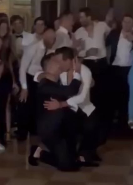 x - Hannah tweet media