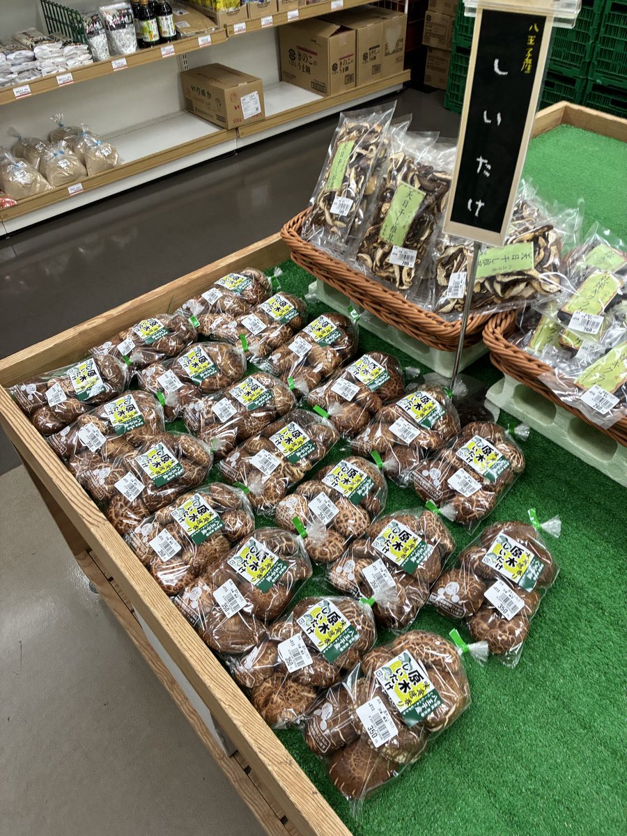 おはようございます☁️ 本日は八王子産のほうれん草、サニーレタス