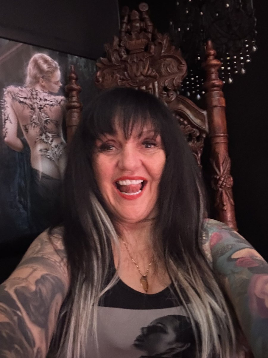 Mistress Ronelle Chambers (18+) tweet media