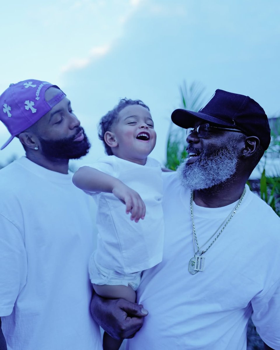 obj522's tweet image. Ain't nun better than bein a present father frfr… Happy Father's Day to all real ones 🖤