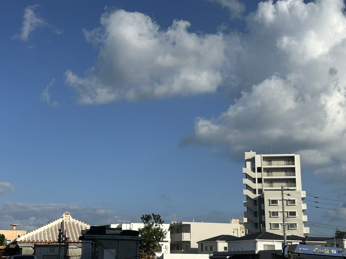おはやうございます(・ω・)ノ
花金だねぇ🌤️️
風が強くて体感温度は1桁台🥶
負けずに今日も元気にわいど〜(*•̀ㅂ•́)و"
#アップ738 #musicshower #onej 
#FMぎのわん #FMコザ #ナハコス 
#マイオアシス #Furimoonらじお 
#宜野湾市 #生存確認
