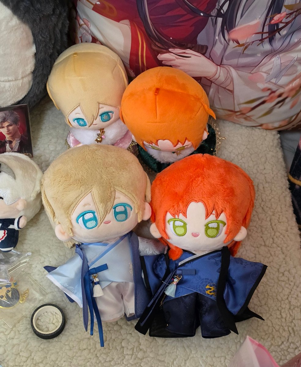 이번에 일본에 데리고 같이 여행 할 
에이레오 인형을 고르지 못햇어 
이번 일본 친정(?)에 갈 에이레오 손드세여