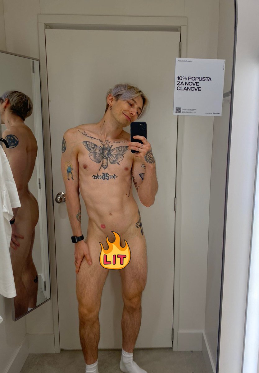 jusq_7's tweet photo. On/off 

I’ll send full for any repost 😻

#нюдсочетверг #sexymonday #beckysangels‌ #gaylockers #nudeguy #guy #publicnudity https://t.co/oYkY9ZUXIj