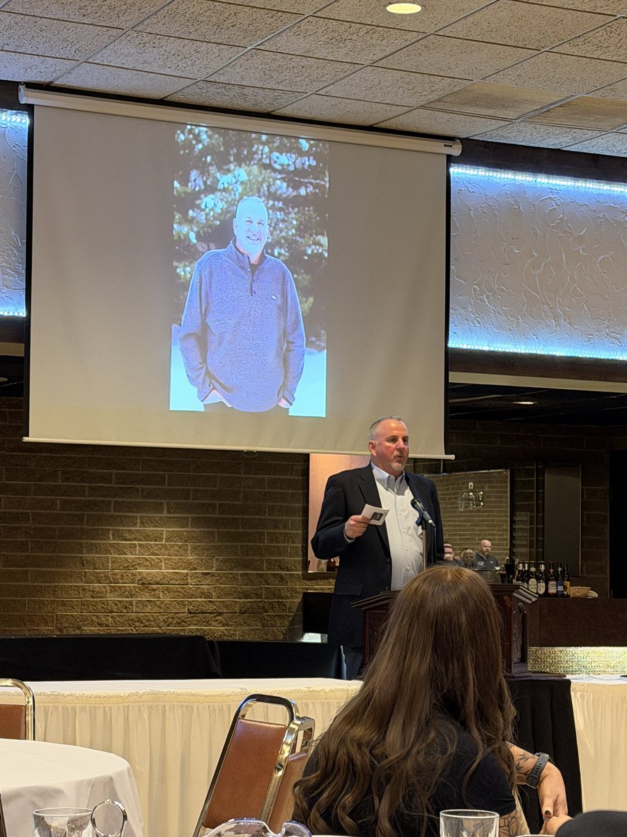 KATSLaGrange's tweet image. Our guy, Mike Conrad being recognized tonight by the Lorain County Athletic Administrators Association with their Citizenship Award. Mike was recognized for his service to the @KeystoneSchools @KLSD_Sports community. Congratulations Mike! Thank you to @CatsBoysBball for the intro