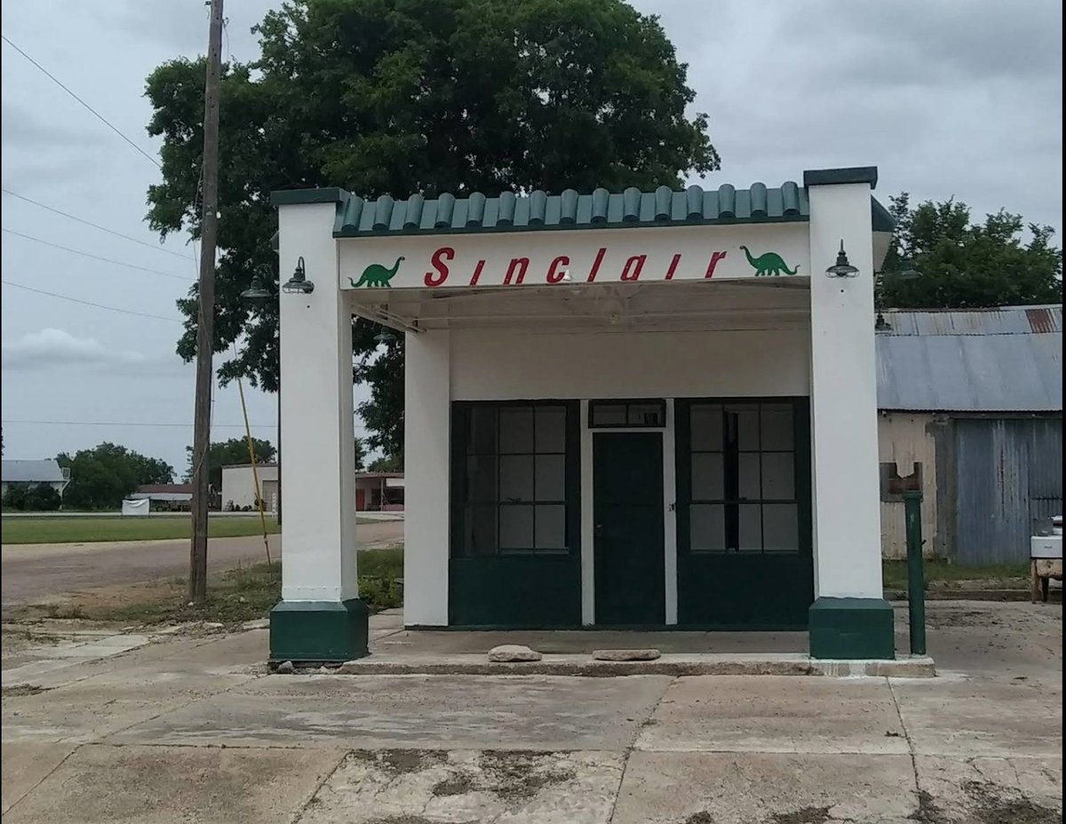 Traces of Texas tweet media