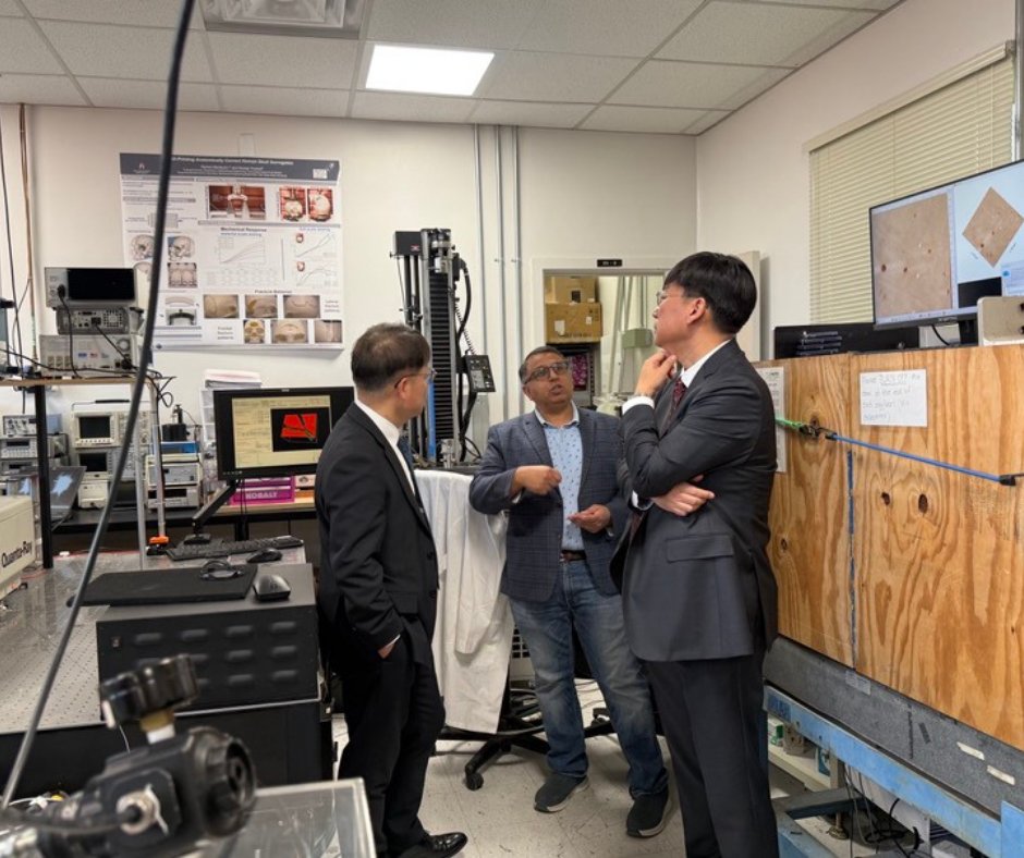 Adela de la Torre tweet media