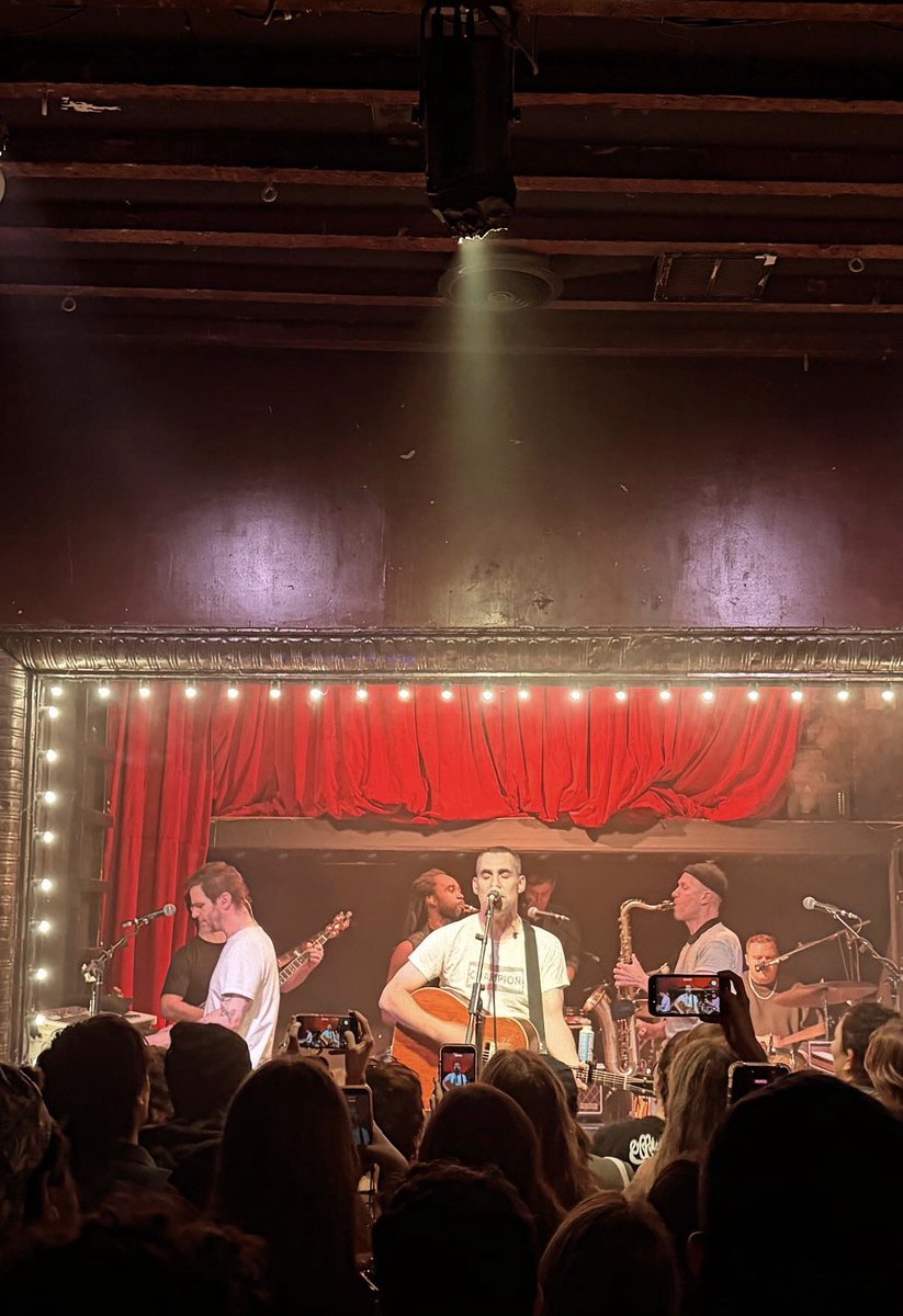 Ryan_Jc3's tweet photo. Thank you @jackantonoff and @bleachersmusic for the most electric night⚡️🔌‼️Bleachers Forever <3 https://t.co/I87kL8goZ4