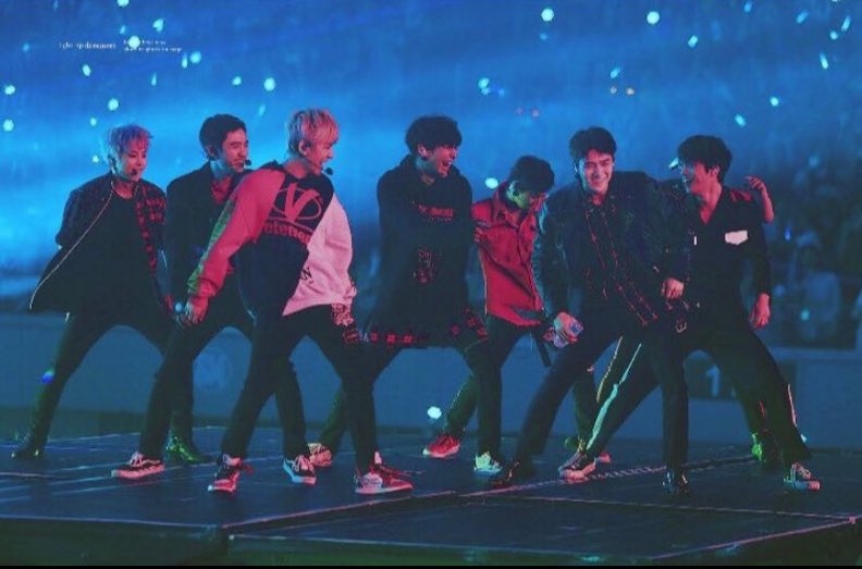 u_han94's tweet photo. Because of Sehun, we got one of EXO’s most precious moments and one of the best pictures ever https://t.co/g4ogoc0kXV
