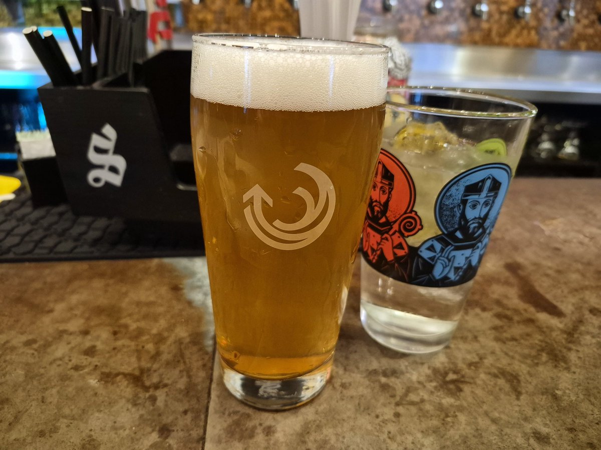 scottvillers's tweet photo. And I get to keep the glass! #drinkcheck #orbeer @breaksidebrews "What Rough Beast" Hazy IPA https://t.co/5vaqA4VRUk
