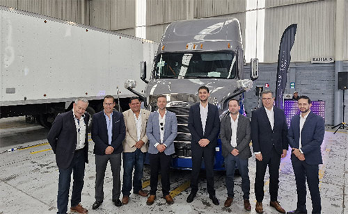 TransporteInfo's tweet photo. Camiones Rivera inaugura complejo de servicio en Xonacatlán para transporte de carga... https://t.co/UfEGiL1tF1
@Camiones_Rivera @FreightlinerMex #Alliance #distribuidora #transporte #carga #TransporteInfo https://t.co/gGh7eEtBum