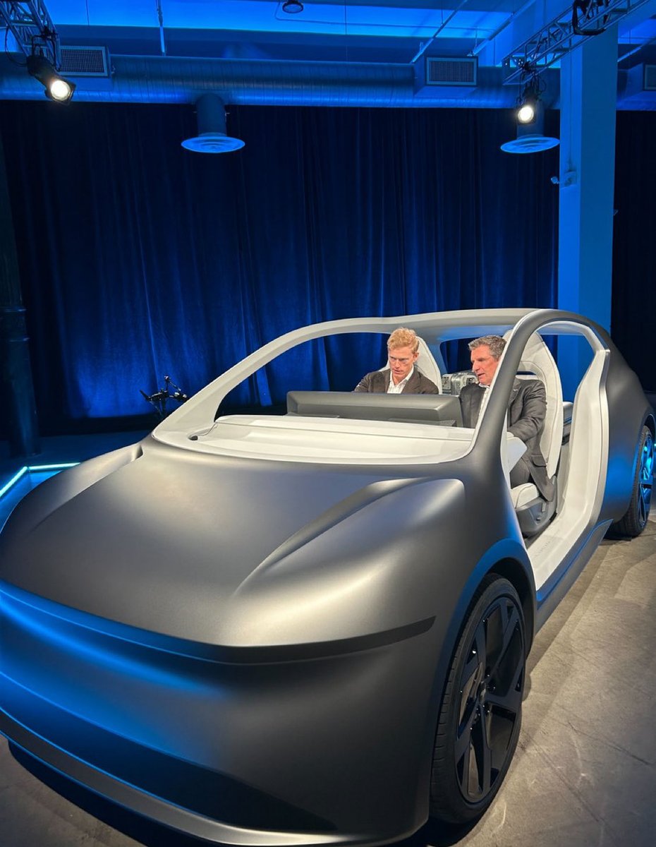 FinQ Insight tweet media