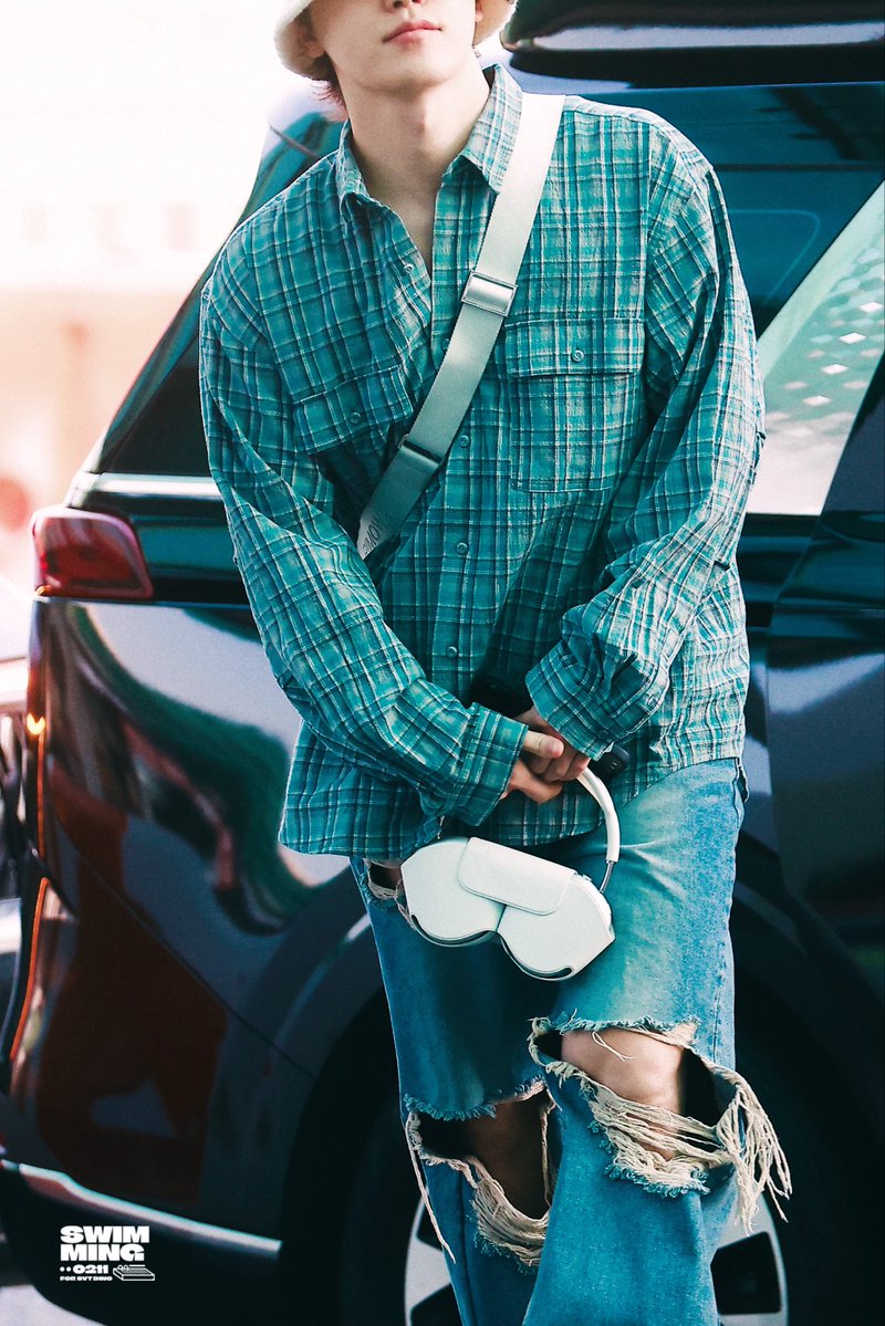 SWIMMING🦦 tweet media