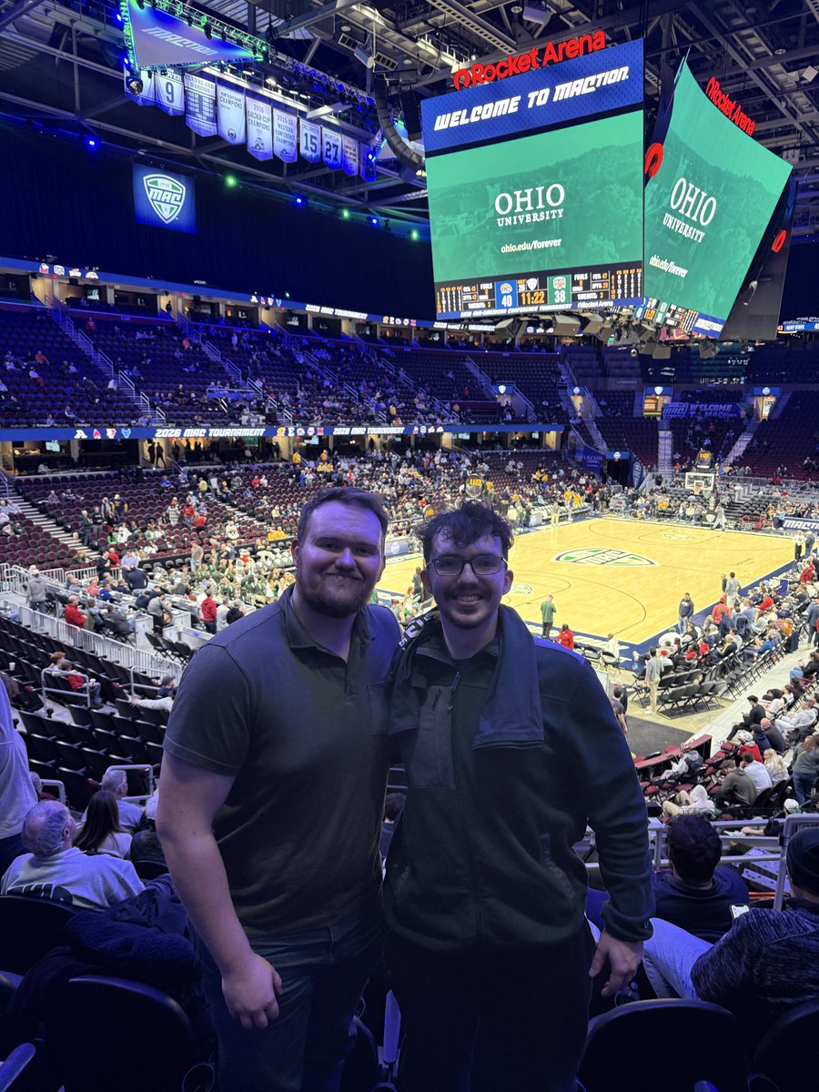 HiccupVAL's tweet photo. Close at halftime! #OuOhYea #MACtion https://t.co/KrzHk806oU