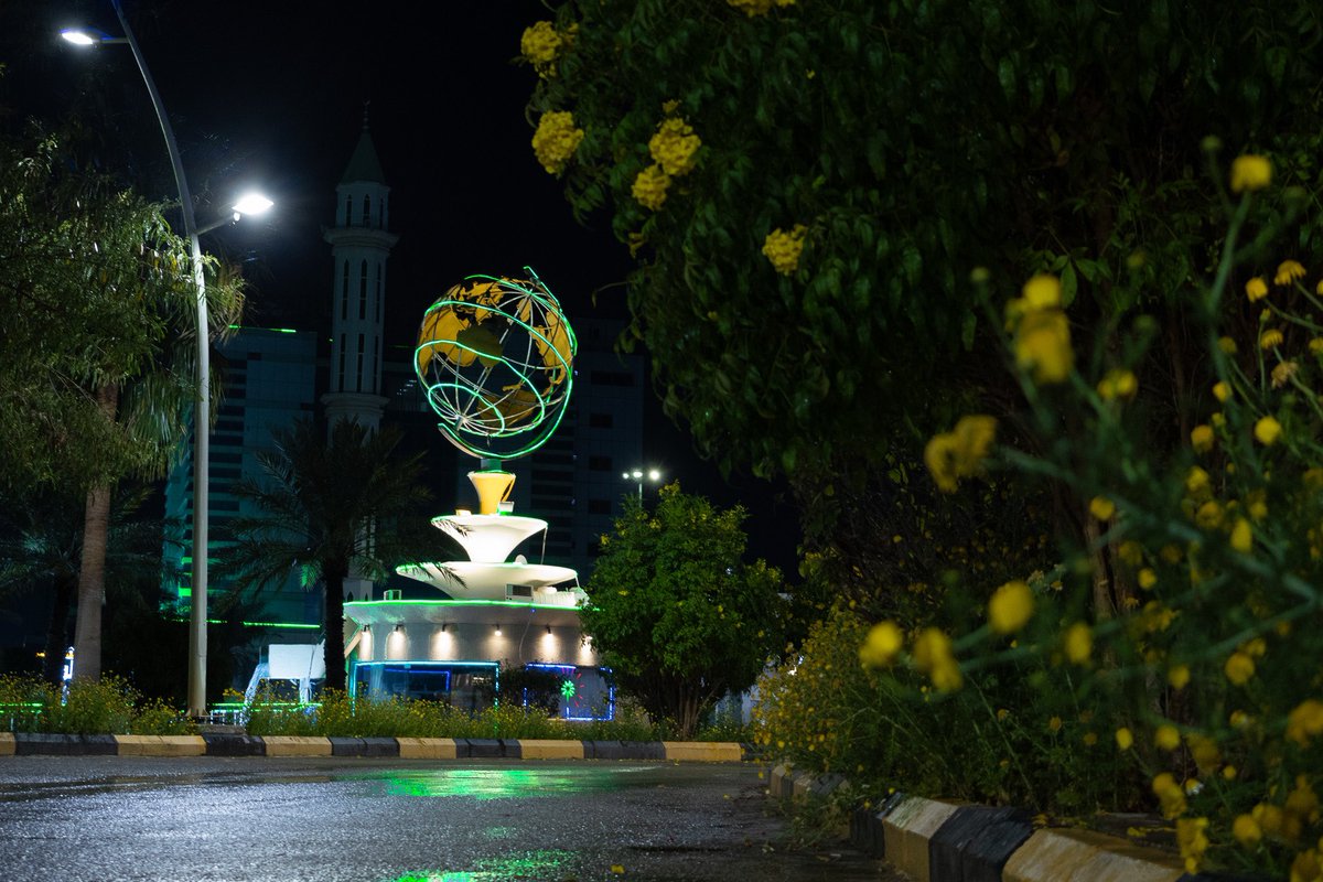 القلب أخضر من الداخل والخارج

#يوم_العلم وسط مدينة بريدة تحول الى لمعان أخضر ساطع خلال الليل الممطر 💚.