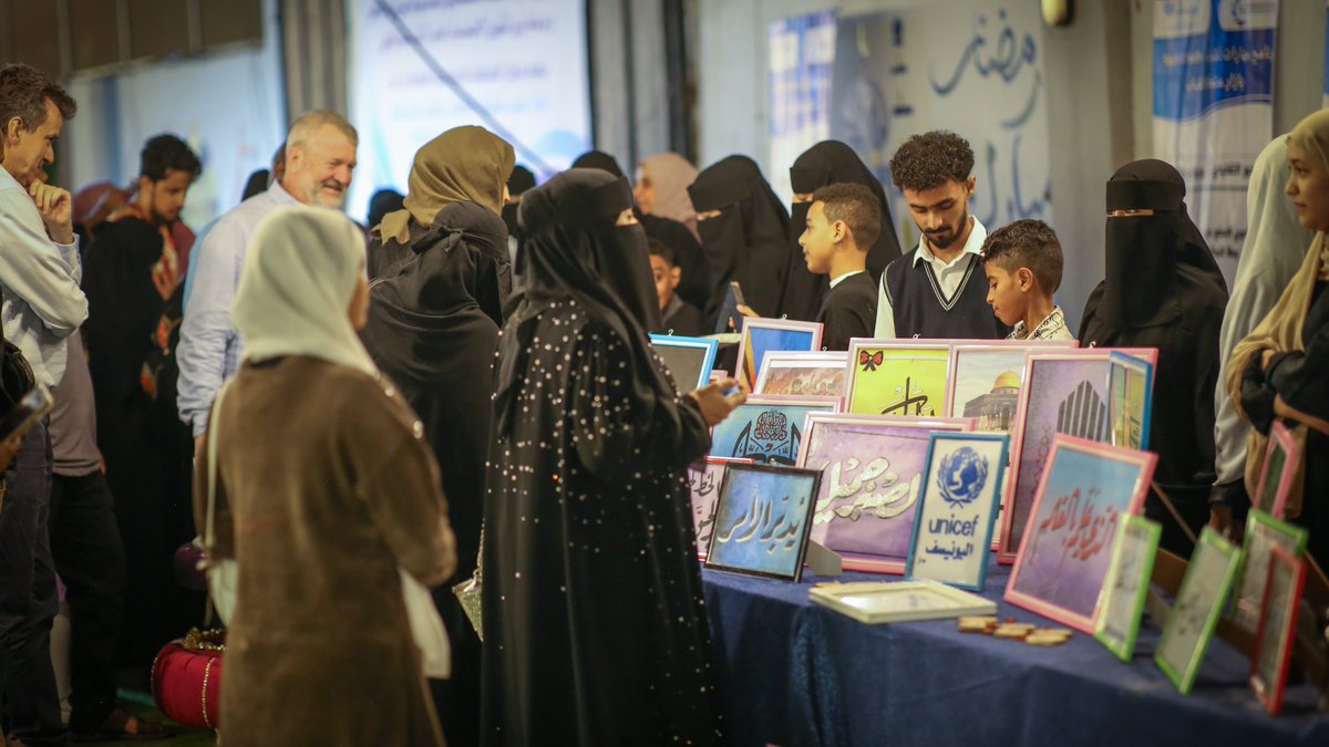 UNICEF_Yemen's tweet image. 1/3 We are proud of these adolescent girls &amp;amp; boys, who exhibited artworks they produced thanks to a #UNICEF supported programme conducted during the holy month of #Ramadan 🌙