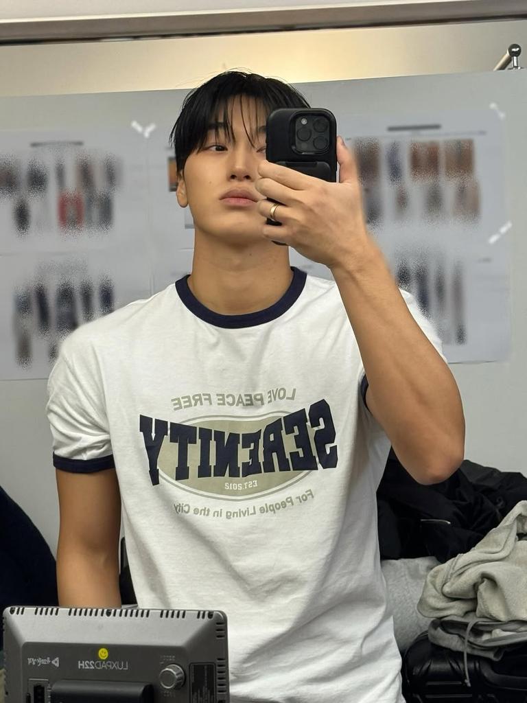 san 🫐 tweet media