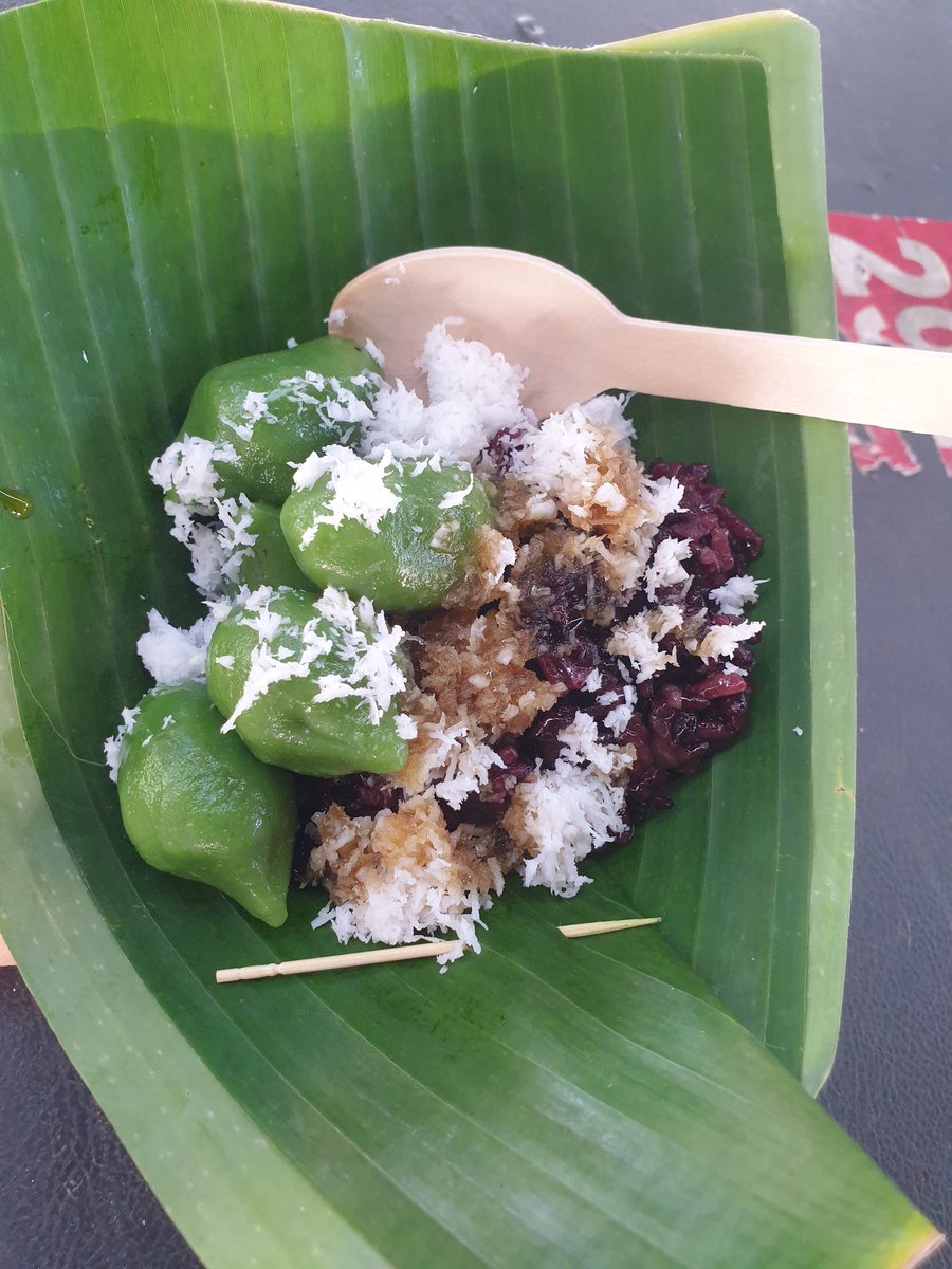 northmeaow's tweet image. Selamat pagi mootsku,
Seneng bgt bisa nemu penjual yg masih pakai daun pisan dan sendok kayu🍃
#EcoFriendly #saveearth