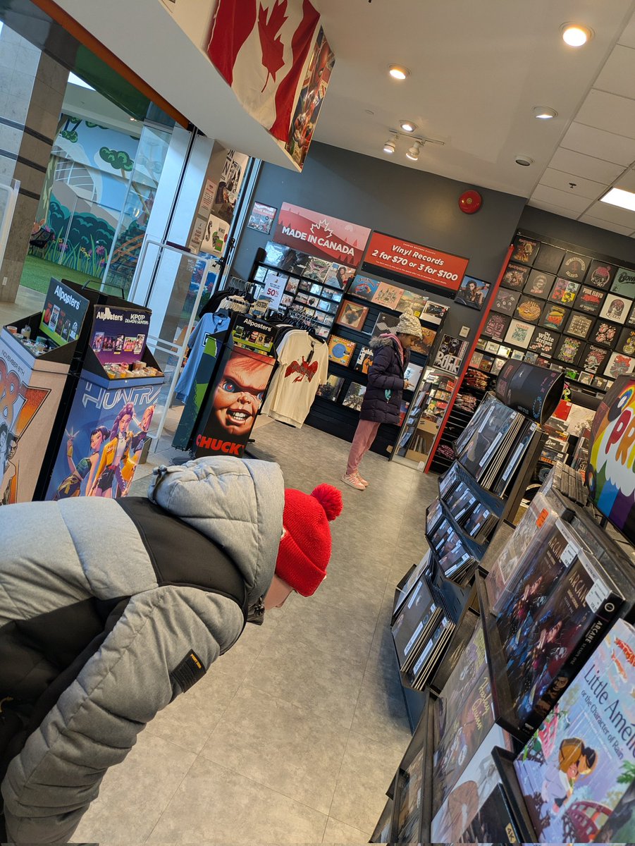 Wolf_Pack815's tweet photo. Loads of cool items of interest were discovered at Sunrise Records today! https://t.co/U5CYXgbi8B