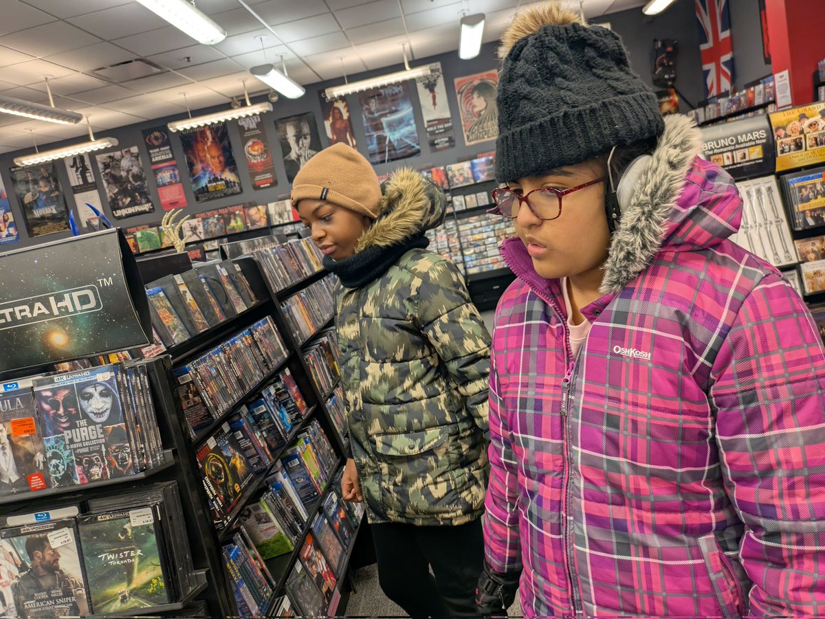Wolf_Pack815's tweet photo. Loads of cool items of interest were discovered at Sunrise Records today! https://t.co/U5CYXgbi8B