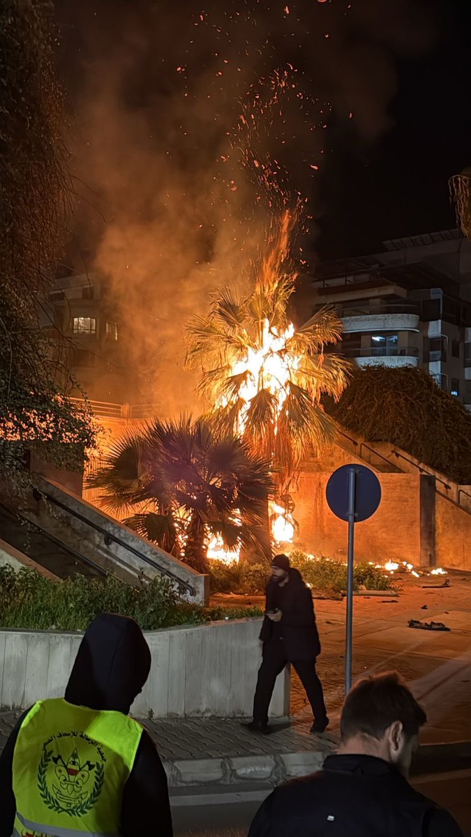 Beirut tonight.

Israel is dropping bombs near Jnah Garden — an area packed with displaced families.

They know exactly who is there.
Refugees with nowhere else to go.

And they bomb it anyway.